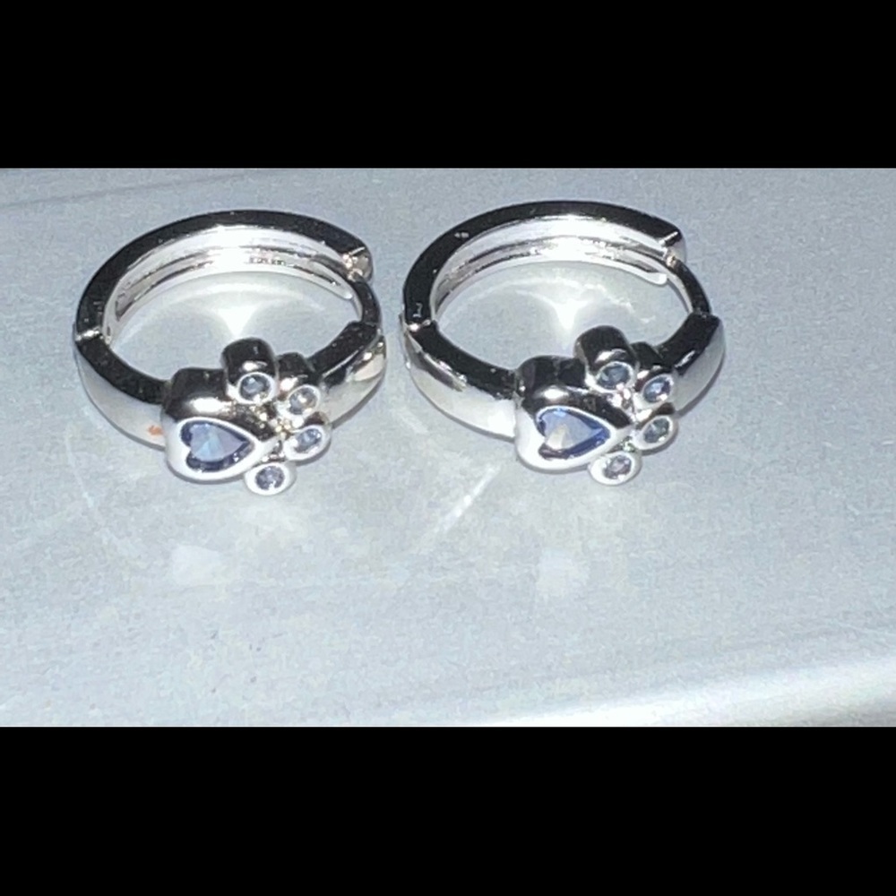 - 925 Sterling Silver Huggie Hoop Blue cz Pet Paw Print Earrings cat dog - Picture 3 of 5